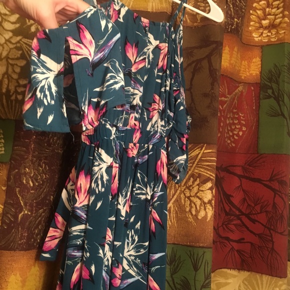 Cute tropical wrap cold shoulder dress - Picture 4 of 6